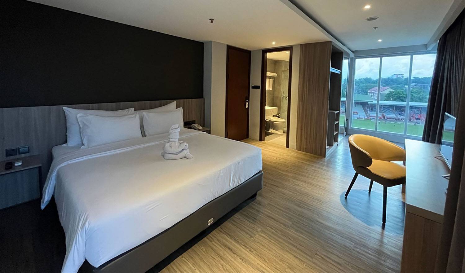 Corner Room Rogers Hotel Manado, Manado Official Site